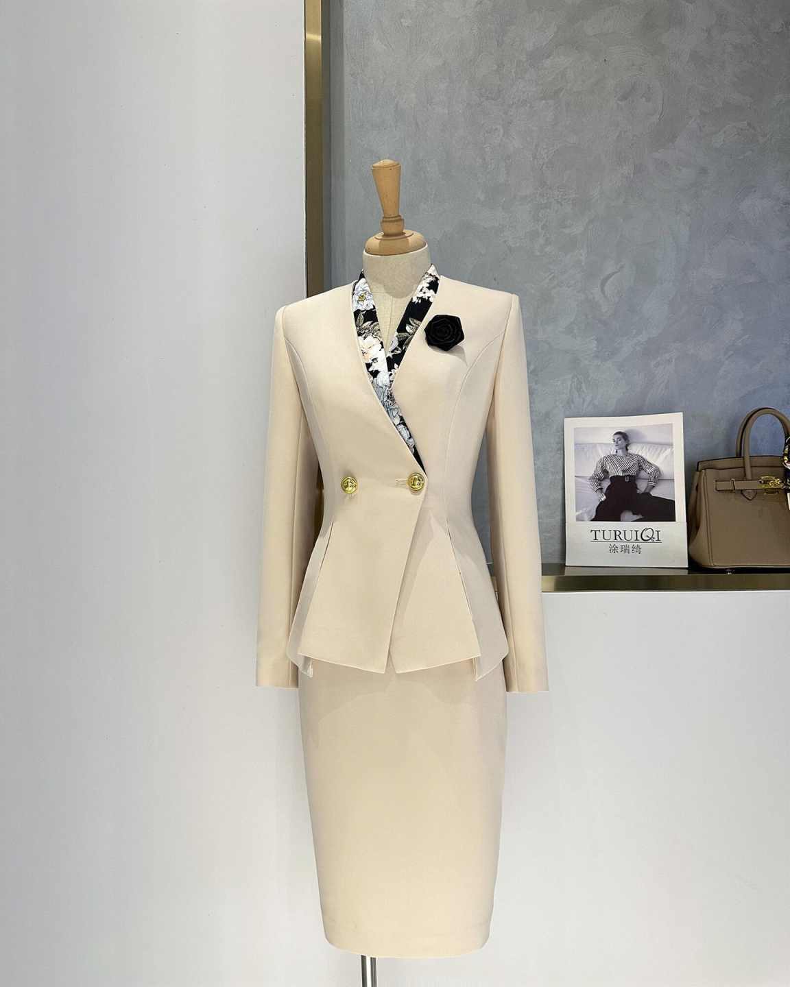Elegant Peplum Women Suit Set  - Women Formal Wear For Conference recension och pris