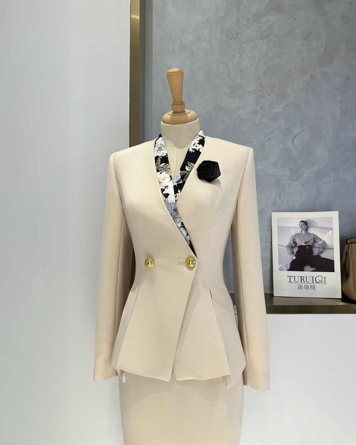 Elegant Peplum Women Suit Set  - Women Formal Wear For Conference recension och pris