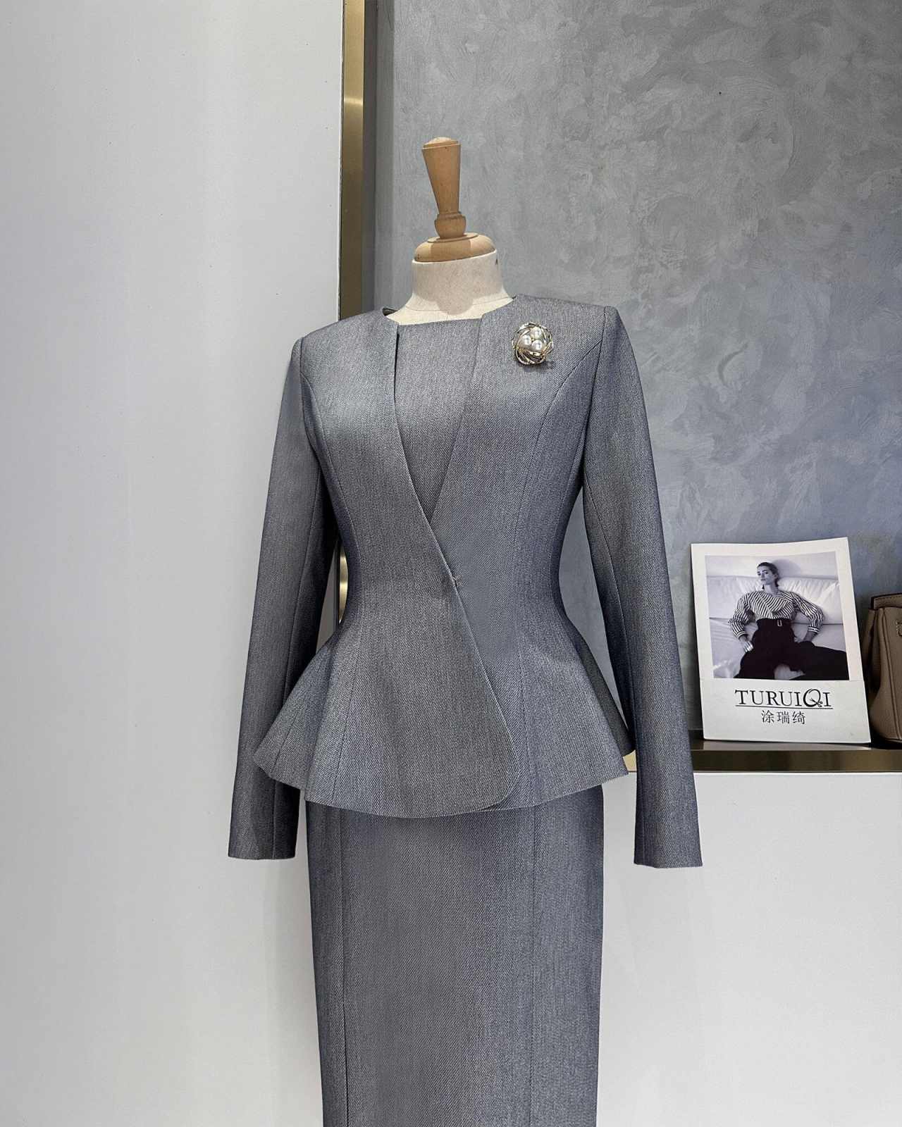 Elegant Grey Peplum Women Suit - Women Formal Wear For Conference recension och pris