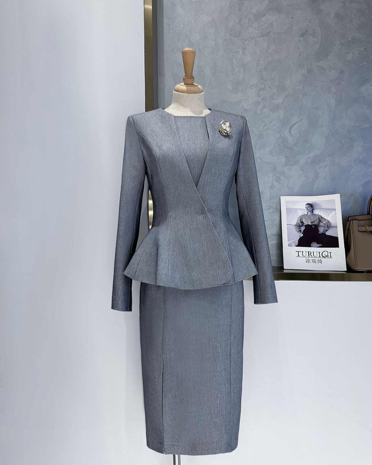 Elegant Grey Peplum Women Suit - Women Formal Wear For Conference recension och pris